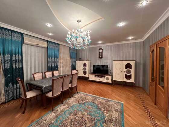 3 otaqlı Köhnə tikili, Şah İsmayıl Xətai m., Bakı