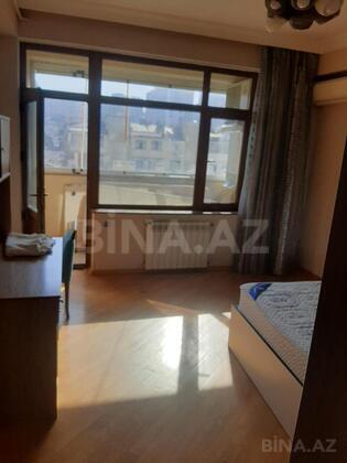 3 otaqlı Yeni tikili, Nizami m., Bakı