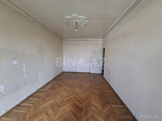 3 otaqlı Köhnə tikili, Neftçilər m., Bakı