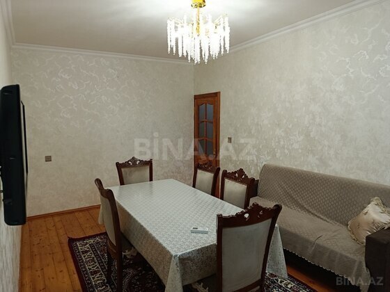 3 otaqlı Köhnə tikili, Xalqlar Dostluğu m., Bakı