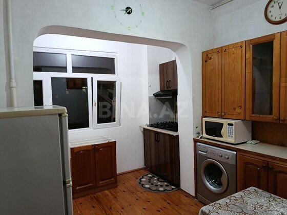 3 otaqlı Köhnə tikili, Xalqlar Dostluğu m., Bakı