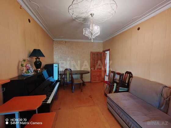 3 otaqlı Köhnə tikili, Həzi Aslanov m., Bakı