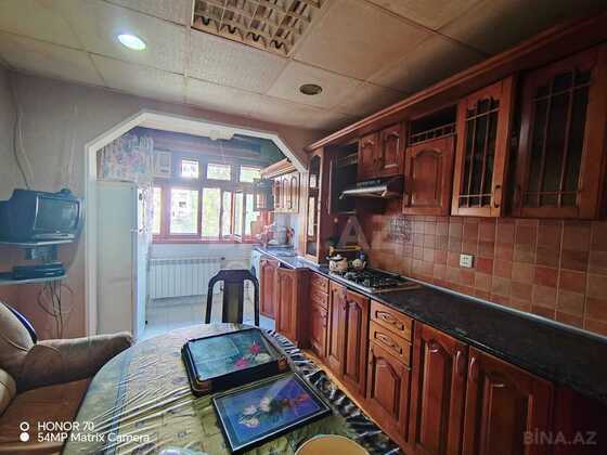 3 otaqlı Köhnə tikili, Həzi Aslanov m., Bakı