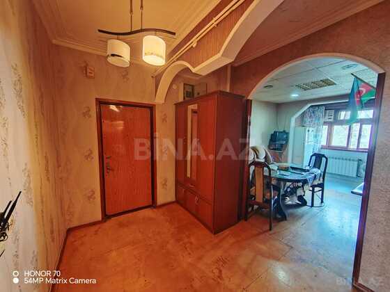 3 otaqlı Köhnə tikili, Həzi Aslanov m., Bakı