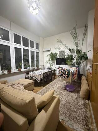 5 otaqlı Köhnə tikili, Şah İsmayıl Xətai m., Bakı