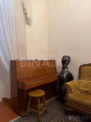 5 otaqlı Köhnə tikili, Şah İsmayıl Xətai m., Bakı
