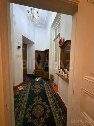 5 otaqlı Köhnə tikili, Şah İsmayıl Xətai m., Bakı