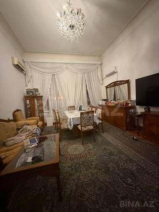 5 otaqlı Köhnə tikili, Şah İsmayıl Xətai m., Bakı