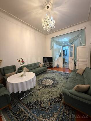 5 otaqlı Köhnə tikili, Şah İsmayıl Xətai m., Bakı