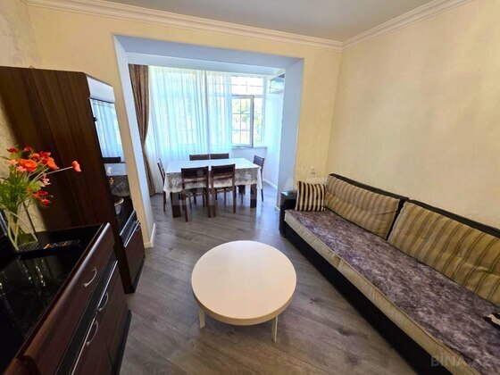 3 otaqlı Köhnə tikili, Neftçilər m., Bakı