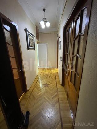 5 otaqlı Köhnə tikili, Elmlər Akademiyası m., Bakı