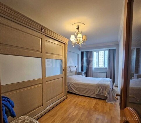 2 otaqlı Köhnə tikili, Şah İsmayıl Xətai m., Bakı