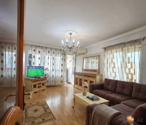 2 otaqlı Köhnə tikili, Şah İsmayıl Xətai m., Bakı