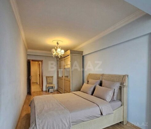 2 otaqlı Köhnə tikili, Şah İsmayıl Xətai m., Bakı