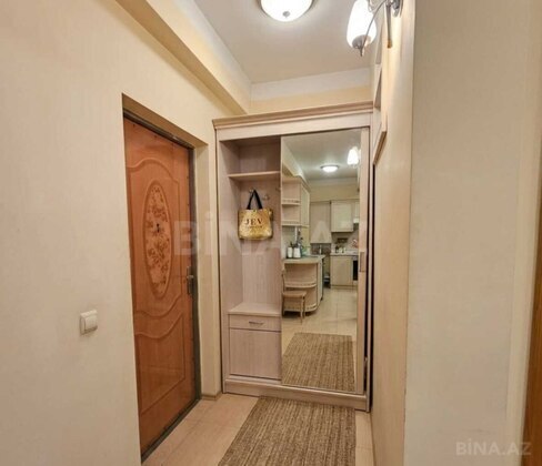 2 otaqlı Köhnə tikili, Şah İsmayıl Xətai m., Bakı