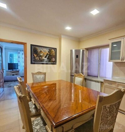 2 otaqlı Köhnə tikili, Şah İsmayıl Xətai m., Bakı
