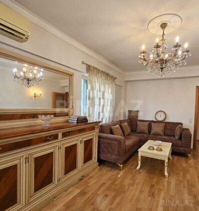 2 otaqlı Köhnə tikili, Şah İsmayıl Xətai m., Bakı