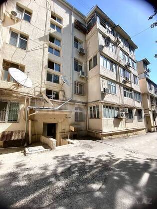 3 otaqlı Köhnə tikili, Nizami m., Bakı
