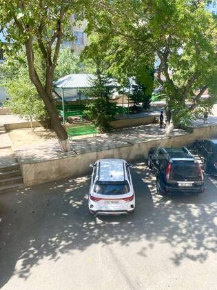 3 otaqlı Köhnə tikili, Nizami m., Bakı