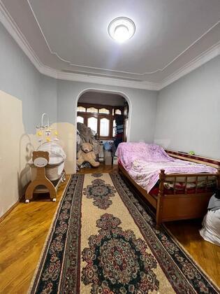 2 otaqlı Köhnə tikili, Xalqlar Dostluğu m., Bakı