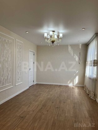 3 otaqlı Köhnə tikili, Bakıxanov q., Bakı
