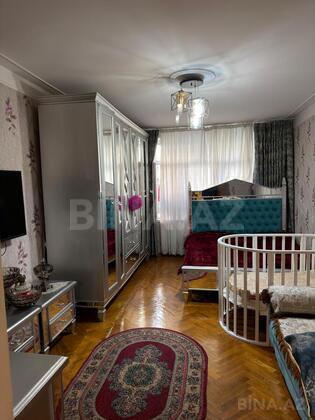 3 otaqlı Köhnə tikili, Nizami m., Bakı