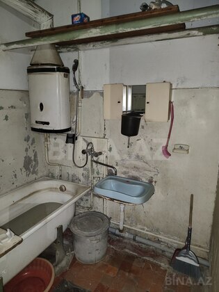 3 otaqlı Köhnə tikili, Bakıxanov q., Bakı