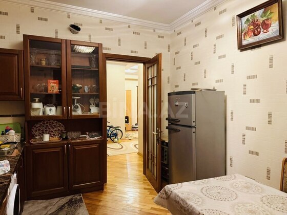 4 otaqlı Köhnə tikili, 20 Yanvar m., Bakı