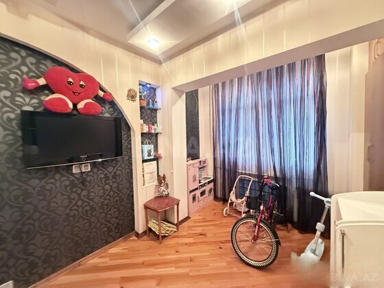 4 otaqlı Köhnə tikili, Azadlıq Prospekti m., Bakı