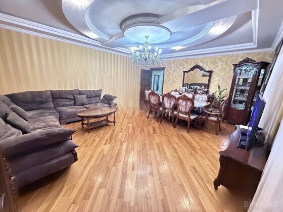 4 otaqlı Köhnə tikili, Azadlıq Prospekti m., Bakı