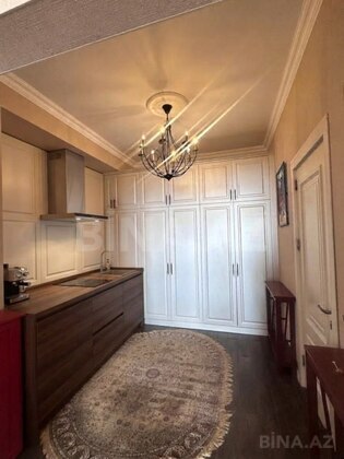 3 otaqlı Yeni tikili, Şah İsmayıl Xətai m., Bakı