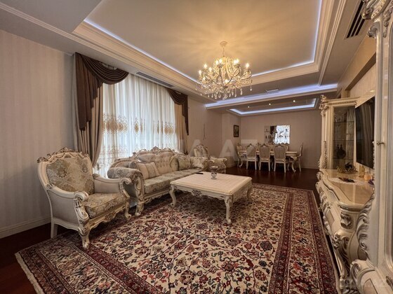 4 otaqlı Yeni tikili, Elmlər Akademiyası m., Bakı
