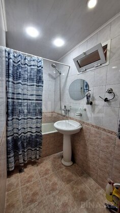 3 otaqlı Köhnə tikili, Xalqlar Dostluğu m., Bakı