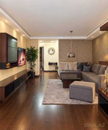 3 otaqlı Köhnə tikili, Şah İsmayıl Xətai m., Bakı