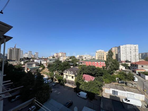 3 otaqlı Köhnə tikili, İnşaatçılar m., Bakı