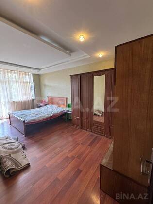 3 otaqlı Köhnə tikili, Bakıxanov q., Bakı