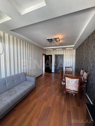 3 otaqlı Köhnə tikili, Bakıxanov q., Bakı