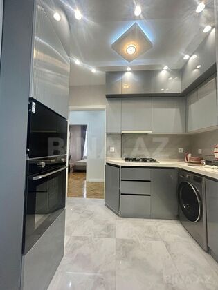3 otaqlı Köhnə tikili, 28 May m., Bakı