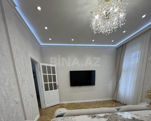 3 otaqlı Köhnə tikili, 28 May m., Bakı