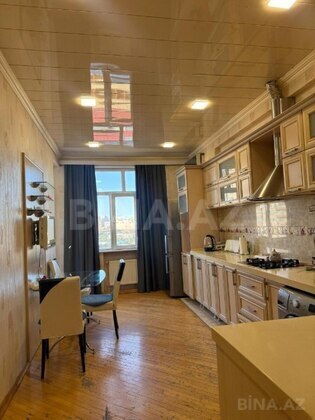 3 otaqlı Yeni tikili, 8 Noyabr m., Bakı