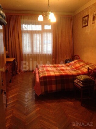 3 otaqlı Köhnə tikili, Nəsimi r., Bakı