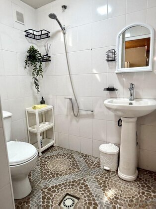 2 otaqlı Köhnə tikili, Elmlər Akademiyası m., Bakı