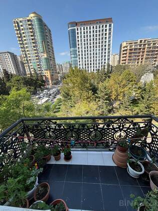 4 otaqlı Köhnə tikili, Nəsimi r., Bakı