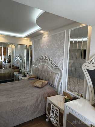 3 otaqlı Köhnə tikili, Nizami m., Bakı