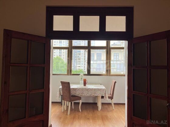 2 otaqlı Köhnə tikili, 28 May m., Bakı