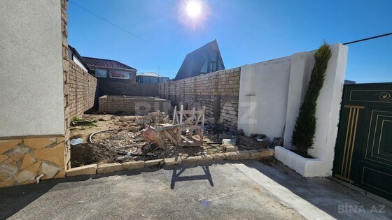 Torpaq Pirşağı q., Bakı