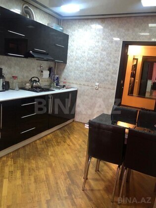 4 otaqlı Köhnə tikili, 6-cı mikrorayon q., Bakı