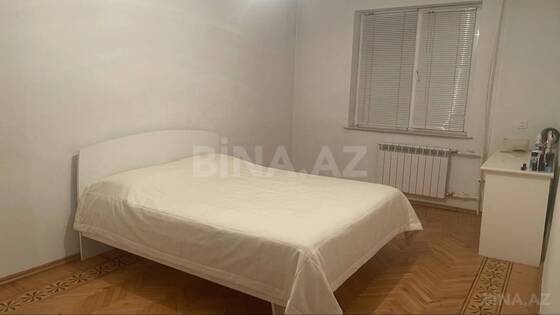 4 otaqlı Köhnə tikili, Elmlər Akademiyası m., Bakı