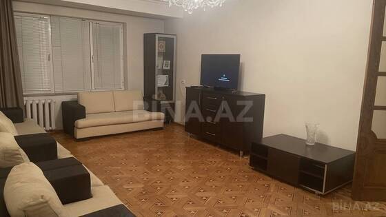 4 otaqlı Köhnə tikili, Elmlər Akademiyası m., Bakı
