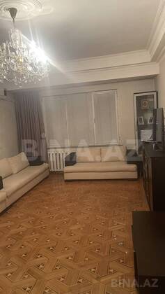 4 otaqlı Köhnə tikili, Elmlər Akademiyası m., Bakı